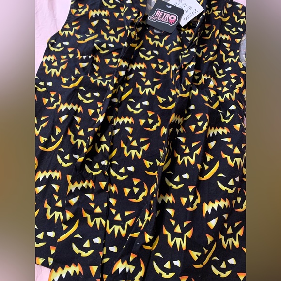 Halloween Retrolicious Bow Top - Picture 9 of 12